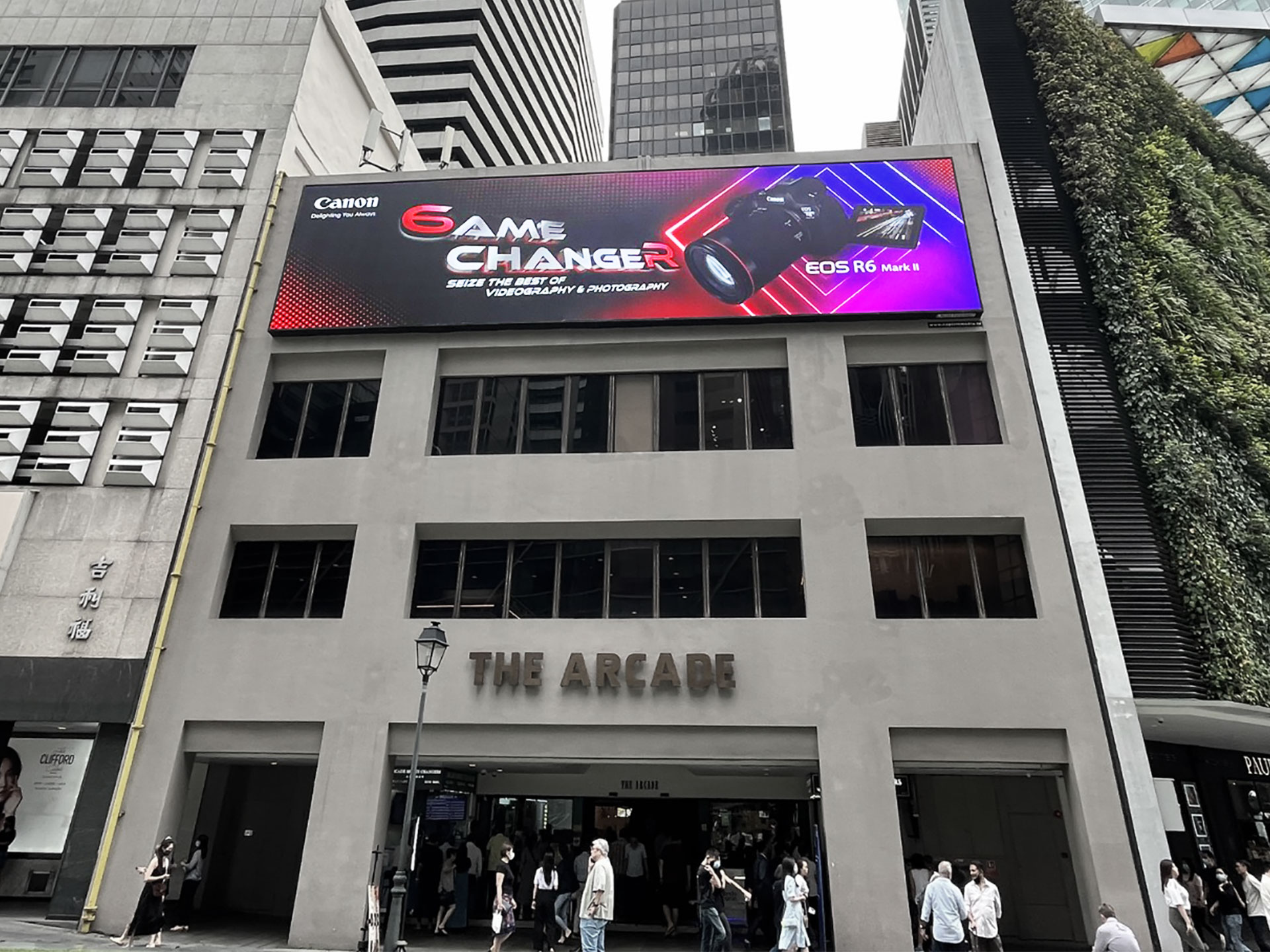 EOS R6 Mk2_07b_billboard photo